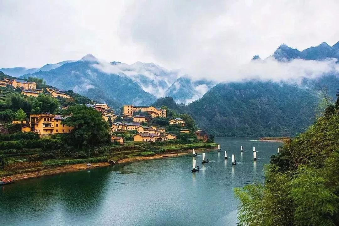 浙江风情画卷，传统服饰下的文化之旅